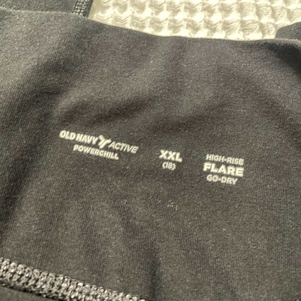 Old Navy Active High-Rise Flare Leggings - Black - Picture 4 of 5